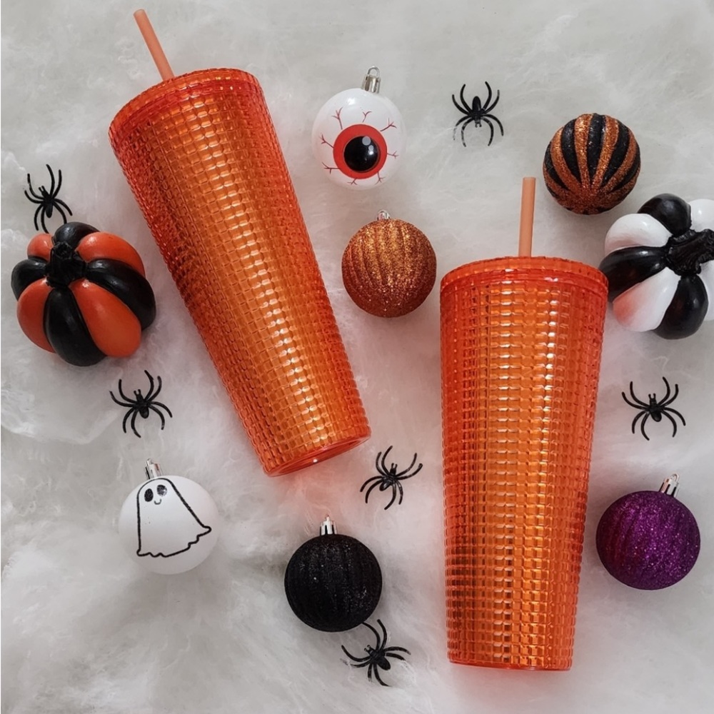🧡🎃🍑NWOT 🍊 ORANGE STUDDED 24oz tumbler